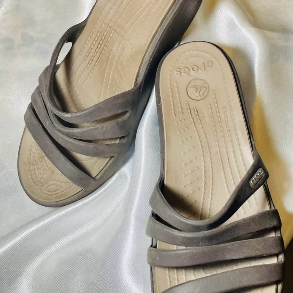 CROCS Women's brown Sandals